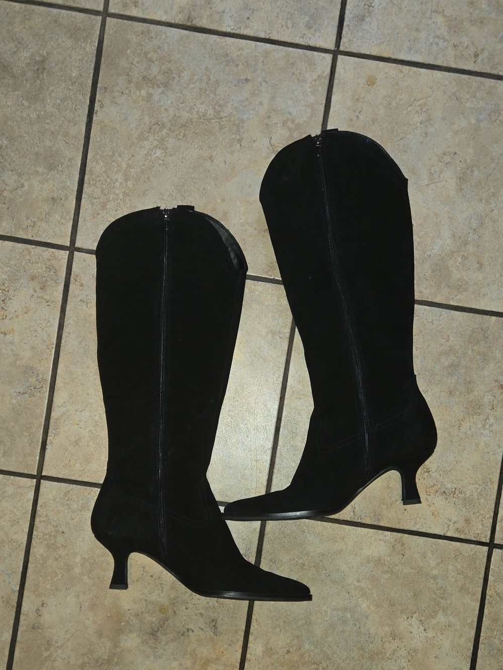 Dilce Vita Suede Mid-Heel Knee Boot